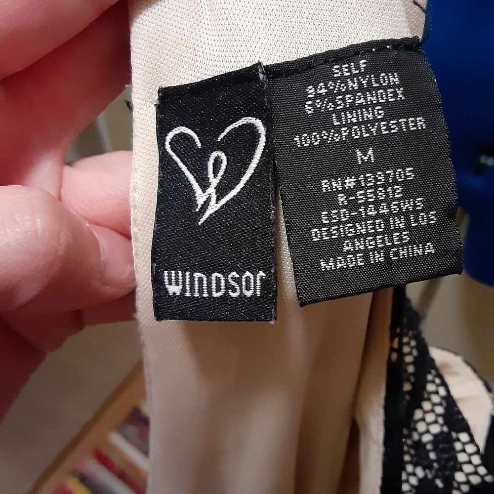 Black lace Windsor dress - Picture 6 of 6